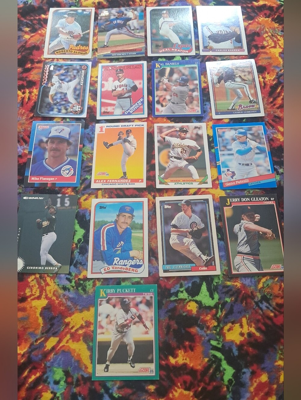 Bundle Lot Of 17 Baseball Cards